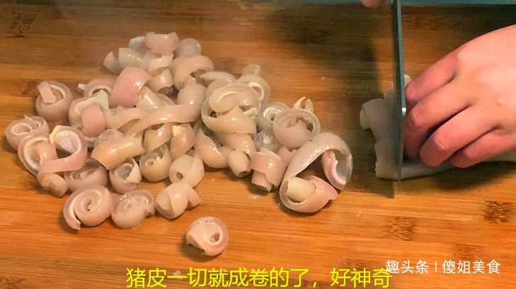 猪皮如此吃才叫香，我家隔三差五做来吃，麻辣爽口，好吃的停不下