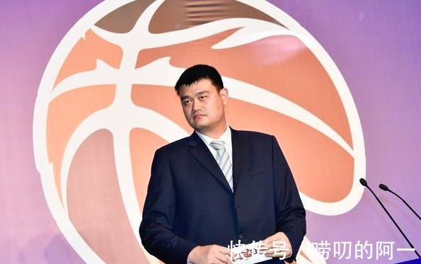 孙铭徽|CBA最近不太平!孙铭徽警告部分球迷:说话注意,要不当面跟我说