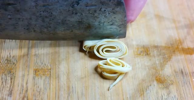 豆腐皮这样做实在太好吃了,吃一次就念念不忘,全家都爱吃