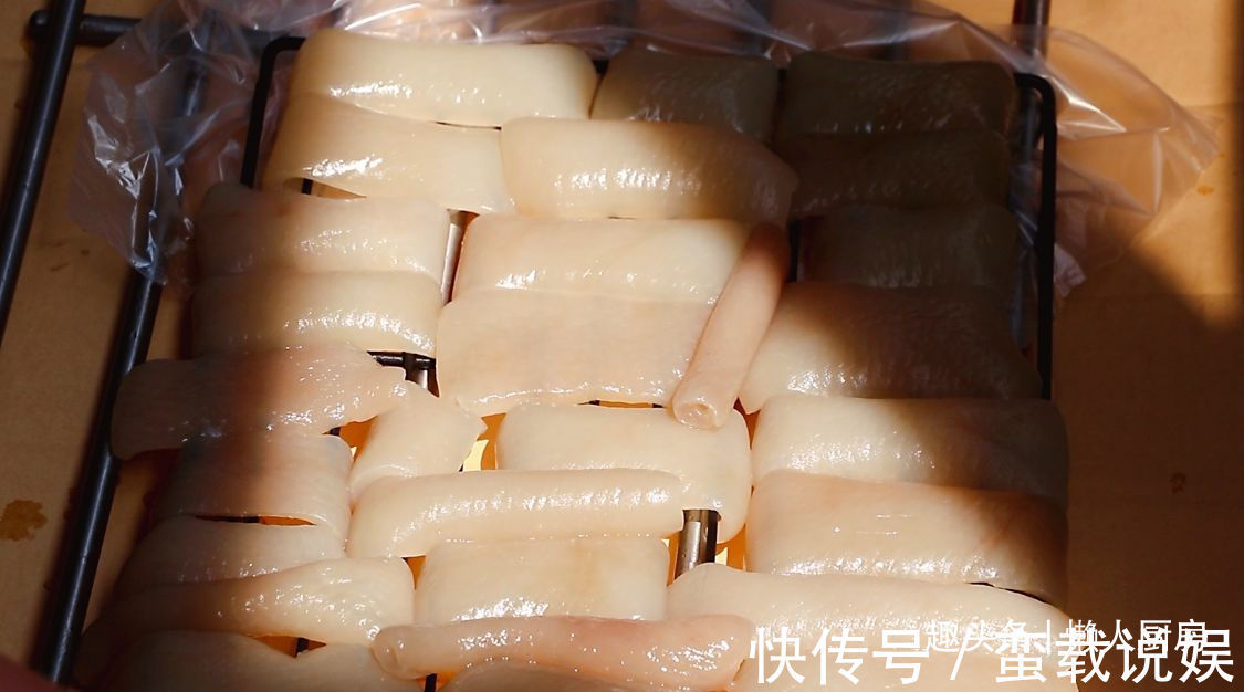 收入|掌握好这些技巧，炸出来的猪皮蓬松，有人凭借着炸猪皮年收入百万