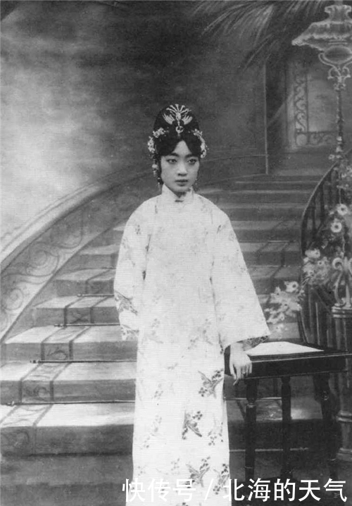 婉容|晚清皇后婉容在监狱逝世:遗体被遗忘在水沟,留下的遗物太心酸!