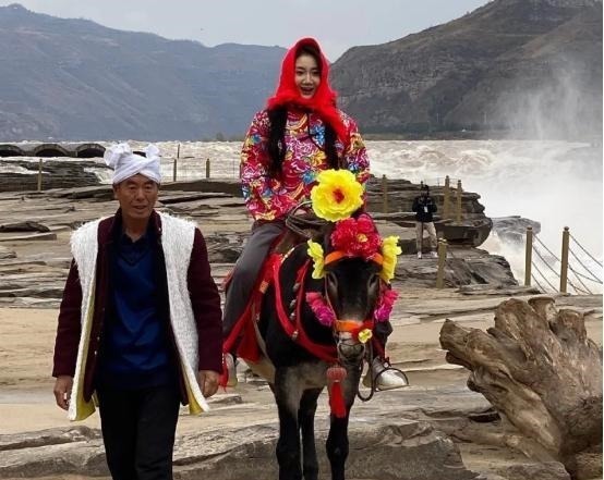 艾福杰尼|《奔跑吧9》阵容强大宋祖儿变村姑！baby小红帽造型惊艳