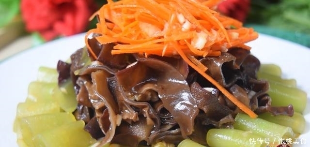 莴笋拌木耳最好吃的做法,配方简单又美味,看看你喜欢吃不?