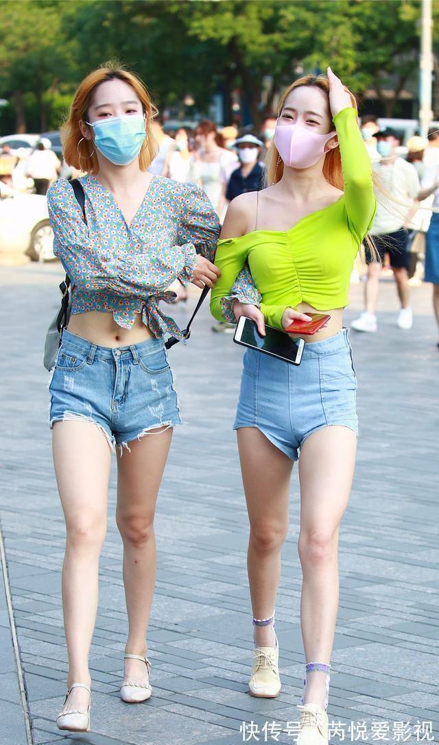 服饰 高腰裤,短裤加高跟鞋,如此搭配,简单大方的同时还带有青春气息