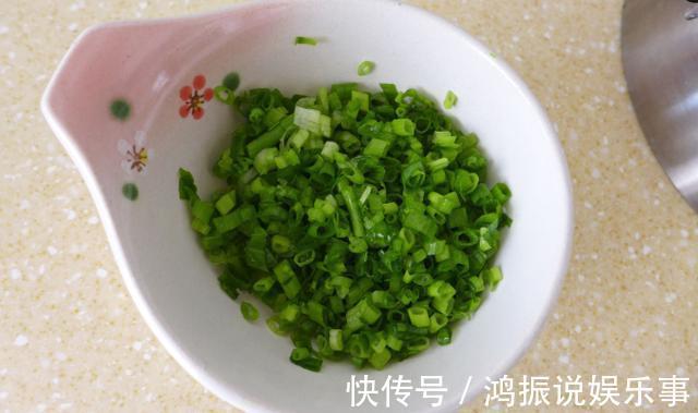 面团|做葱油饼时,只要掌握这1步,面饼柔软有筋道,凉了也不硬