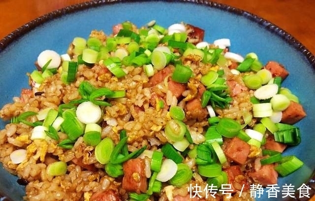 米饭|独自在家不想做饭，简单炒一炒轻松解决，颗粒分明特别好吃