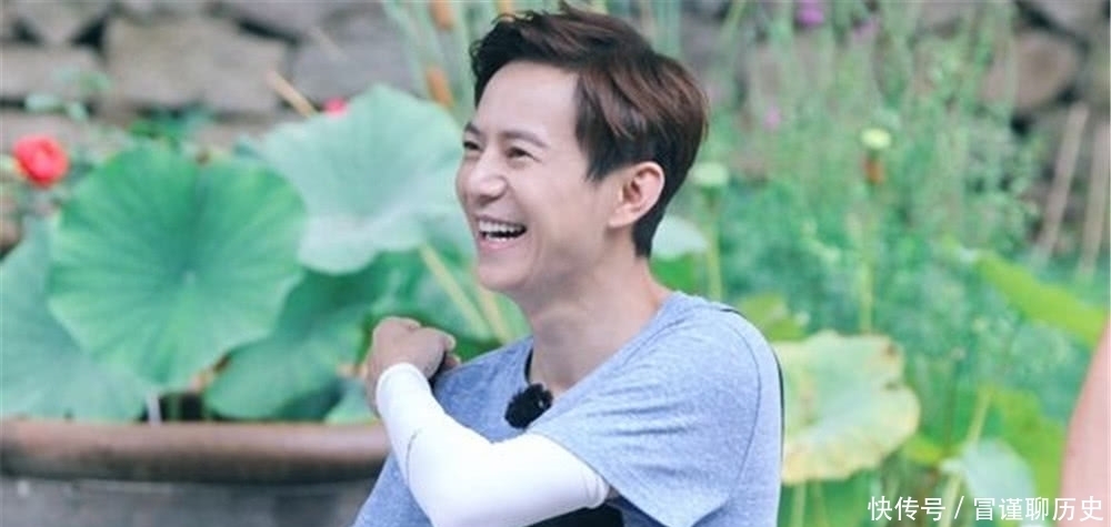 谢娜点菜指名让何炅做,何炅接下来的回应,承包我一年的笑点