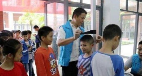 骨线|孩子出现3个信号,是''骨线闭合''的前兆,宝妈早发现还能补救