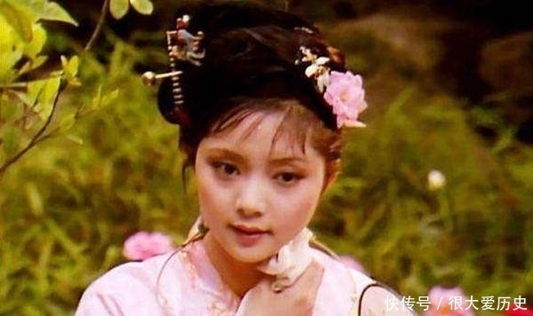 贾元春失宠后,薛宝钗做了三件事,件件绝情,让王夫人心痛不已