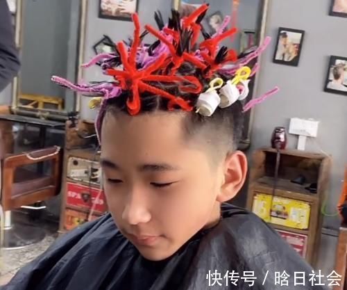 帅哥 小男孩换了款帅气烫发后,整个人居然变得潇洒了,女生:长大一定是帅哥