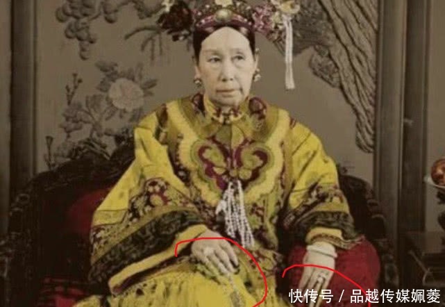 妃子们|清朝妃子为什么要戴假指甲?不只是为了装饰,真实作用其实是它