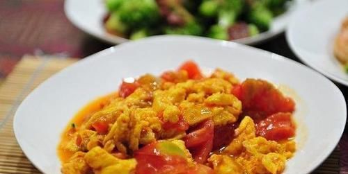  西红柿炒鸡蛋，先放鸡蛋还是西红柿？我做错了20年，难怪不好吃