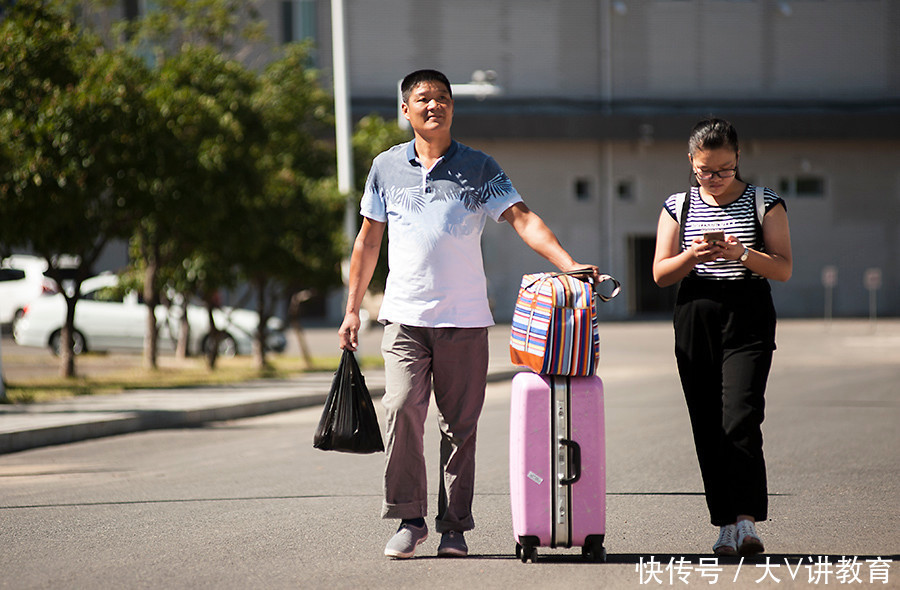 父母|“高中和大学”哪个更轻松，父母和孩子的回答截然相反，原来如此