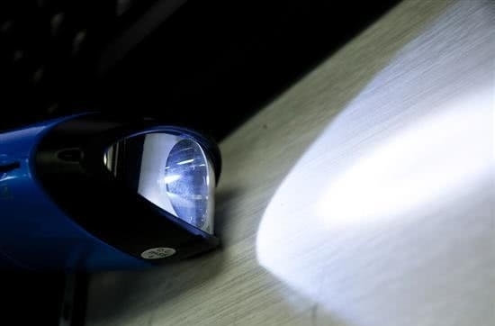 黑洞 遇事不决量子力学,关了手电筒,光线是继续传播还是消失了?