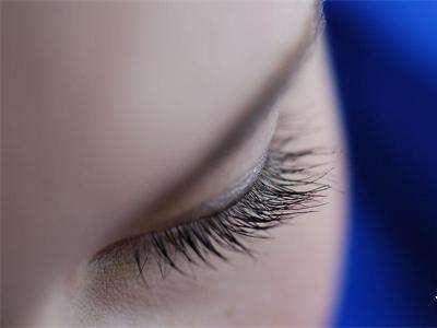 如何让睫毛自然变长试试这8个小妙招,假睫毛可以扔啦