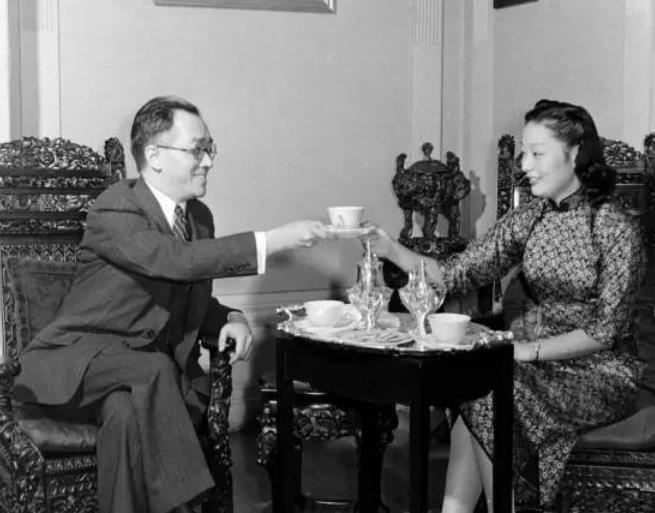 儿子|丈夫爱上红颜知己,她带着剪刀和儿子谈判,5分钟摆平挽回婚姻