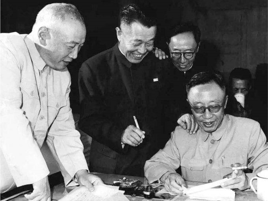 杜聿明等人|杨振宁的岳父说了啥?末代皇帝溥仪听后不高兴,嘟嚷:谁可怜谁呀