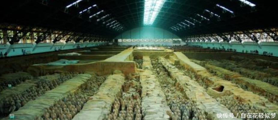 秦始皇的兵马俑中,为何每两排兵马俑,中间都有一个长条形的土堆!