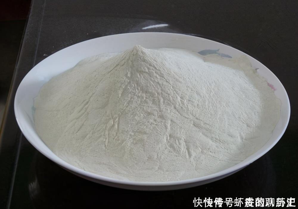 这“6种”过期药片不要扔,磨成粉兑点水浇盆里,花卉呼呼长