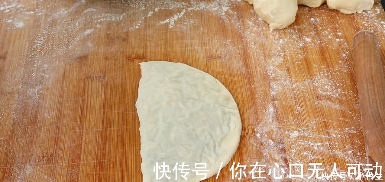面片|韭菜盒子最好吃的做法，开水一烫，做出来薄皮大馅，太香了