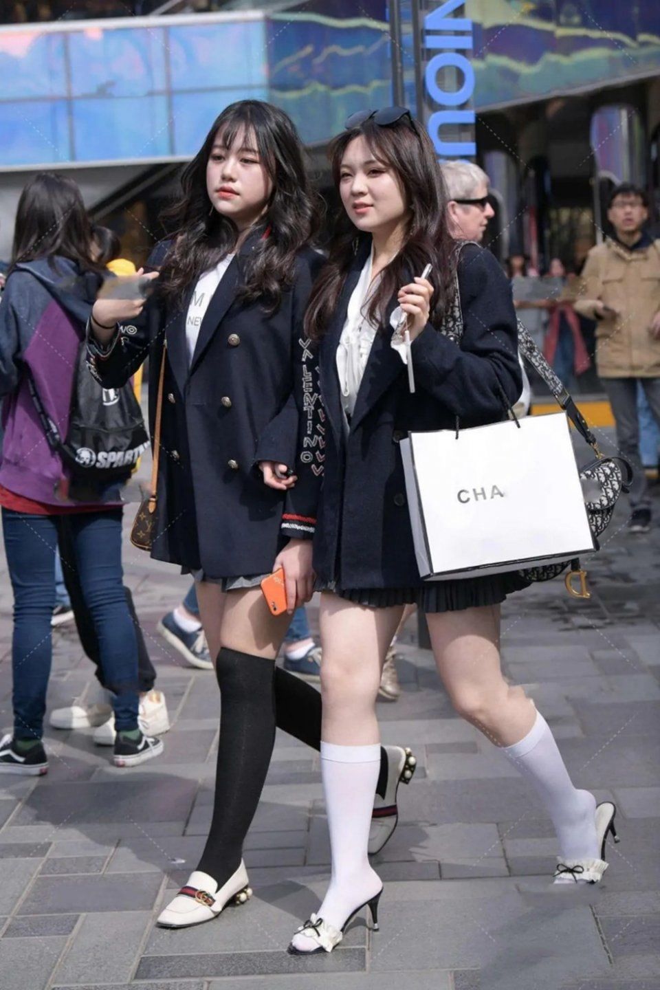 西装+短裙,新意又前卫,既休闲又时髦