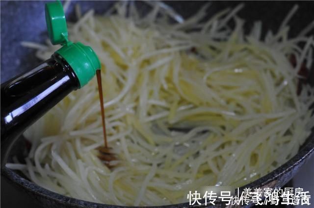 爽脆|炒土豆丝，别再焯水了！一步错步步错，难怪口感不爽脆，还粘锅！