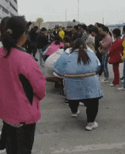 |搞笑GIF:太坑爹了,就这技术还出来赛车...