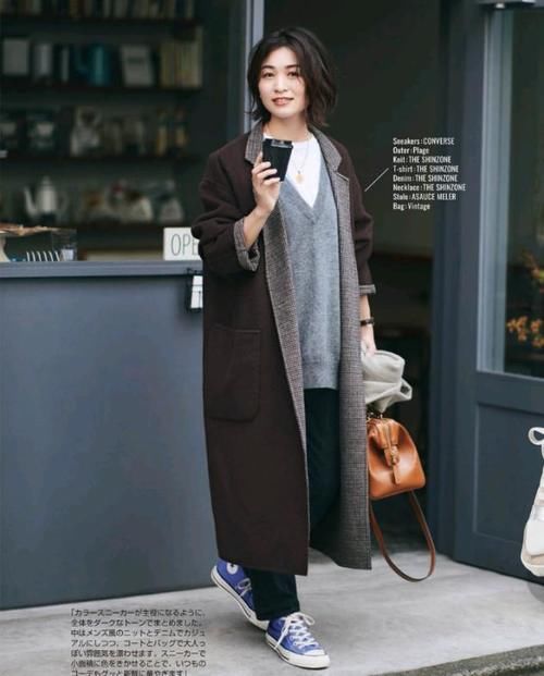 熟龄女人应该试试日系内搭，清爽简单却也精致，新年提升穿搭质感