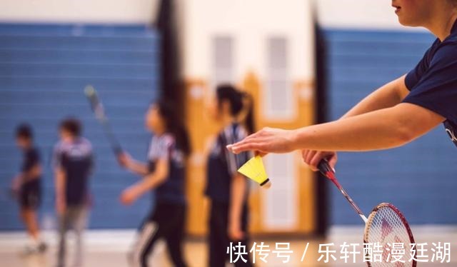 接发球|我国女子羽毛球,正向着规范化前进,逐渐向职业化、精准化发展