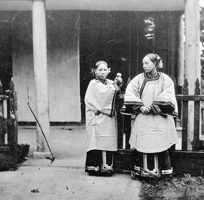 妇女|清朝时期的女人和儿童,图3是刚化完妆的美女