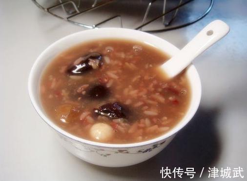 早餐|天冷了,聪明女人早餐就吃它,坚持每天喝一碗,皮肤细嫩睡得香