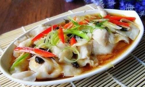  鱼汤|清蒸鱼的时候，鱼蒸好后是先倒蒸鱼豉油还是先响油？