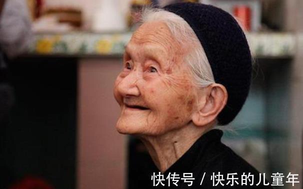 延缓衰老|人到了中年想要长寿,从2件不起眼的小事做起,运动都要靠边站