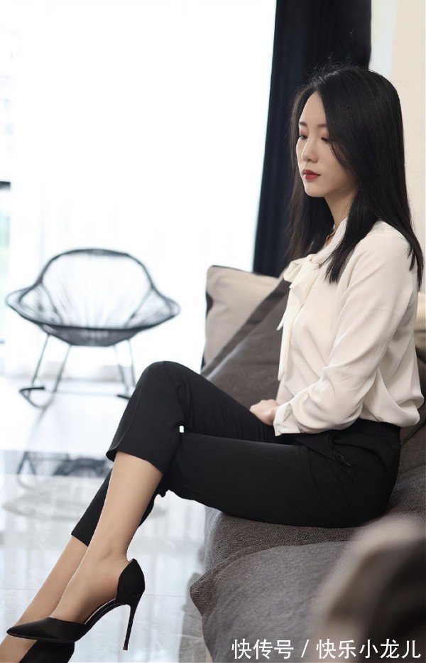 紧身裤 白色衬衫搭配黑色紧身裤职业装突显优雅气质,好美哦
