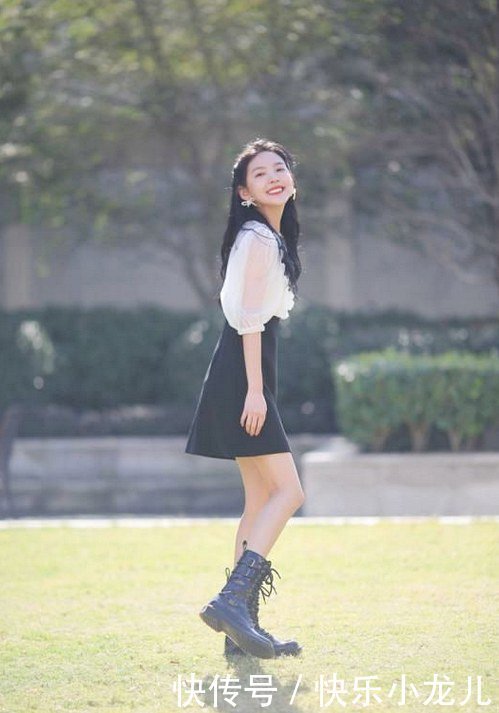 衬衫|薄纱衬衫配高腰A字裙清新时髦,回头率爆表