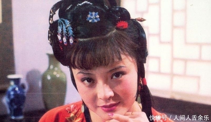 贾珍#《红楼梦》尤三姐骂贾琏“清水下杂面,你吃我看见”,什么意思?