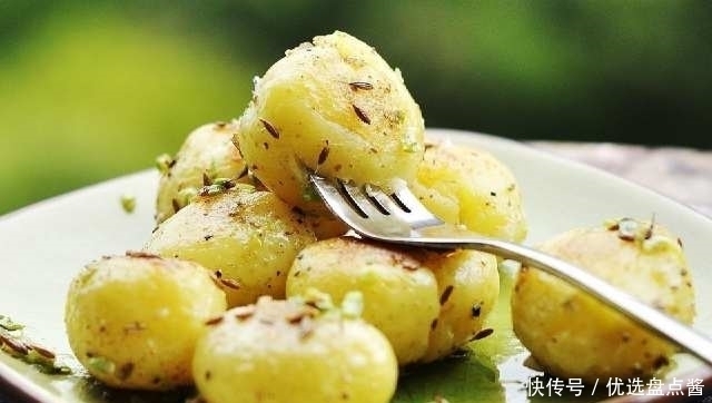 土豆|一块钱一斤的土豆, 用这个方法做, 全家人当零食吃!上桌就被抢光