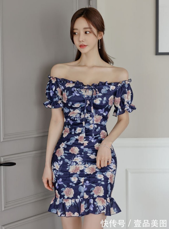 时尚搭配|女神孙允珠的时尚搭配:菖蒲青蓝琉璃水韵碎花鱼尾裙