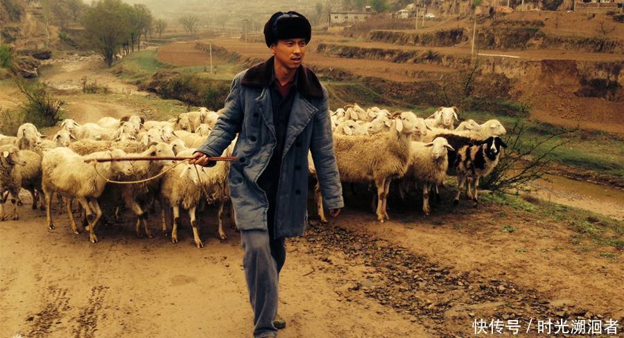 孙少平|平凡的世界:孙少平和田晓霞第一次见面时的情景,其实很尴尬
