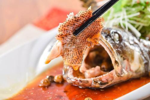 鱼柳|吃鱼时第一筷子夹哪里，就能看出他的性格，自私的人都会夹这块