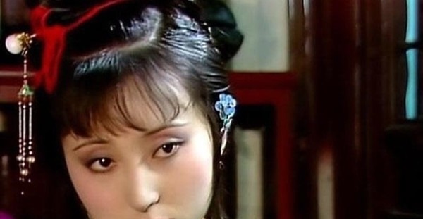 黛玉&王熙凤敢随意调侃林黛玉,为何从不开宝钗玩笑:这才是棋逢对手