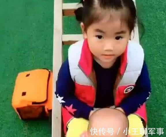 姥姥|双胞胎女儿一个给奶奶带,一个给姥姥带,看到照片后网友炸了