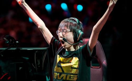 家人|Mlxg回应退网：连自己与家人都养不活的话，还谈什么梦想？