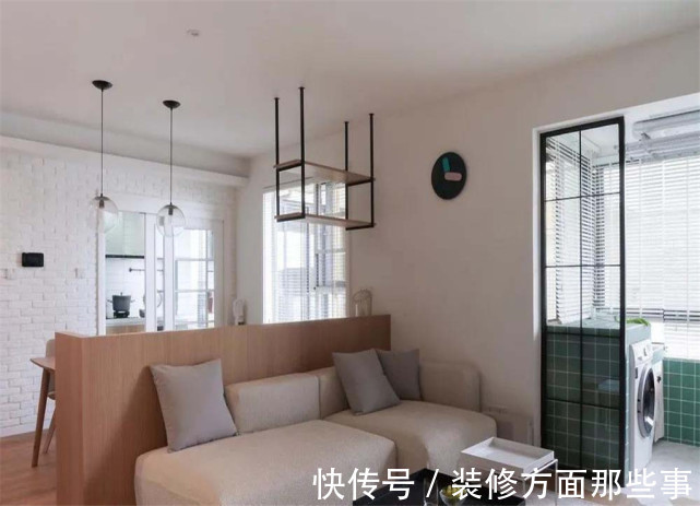 三居室|105平简约原木三居室,工作台前面的墙加了隔板做展示