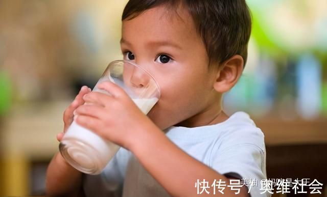 差别|你家孩子喜欢喝牛奶吗“经常喝”和“从不喝”的孩子,差别很大