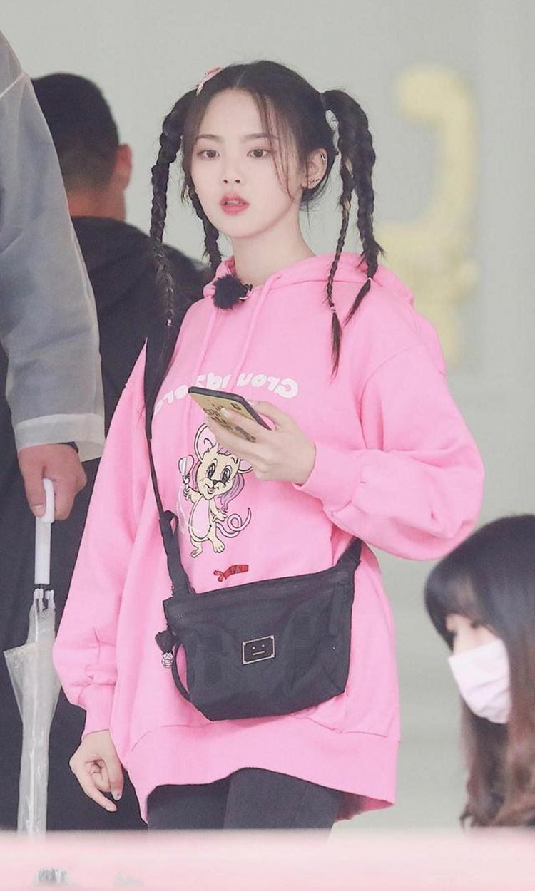 裙子|街拍小姐姐的穿搭非常少女,果然还是粉色的裙子最好看哦