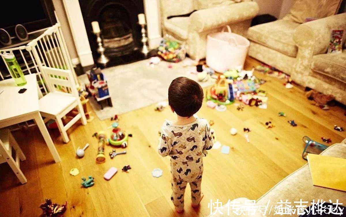 秩序感|娃不愿收拾房间又脏又乱?巧用四招让娃主动收拾,比吼叫更管用
