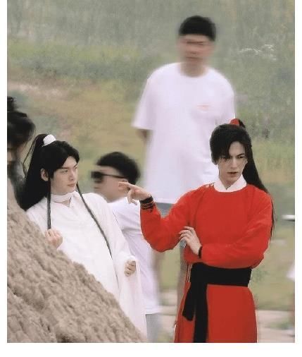 花城|看了《天官赐福》双男主造型,张凌赫翟潇闻距离大火,仍存在差距