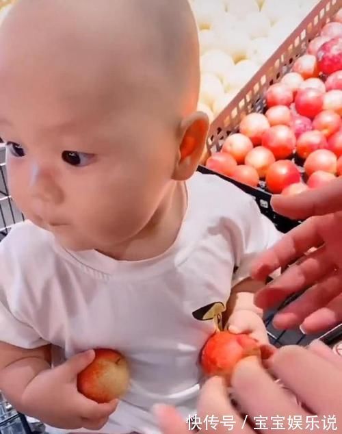 小九儿|妈妈带娃逛超市,宝宝乱摸乱抓闲不住,妈妈“无情”应对教宝宝做人