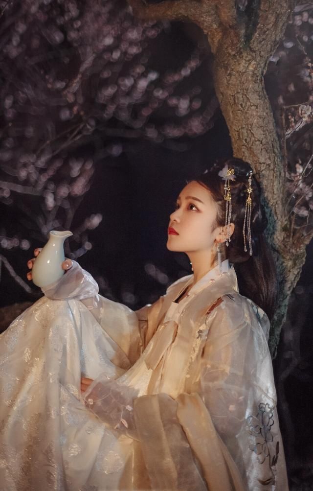 与梦得沽酒闲饮且约后期&白居易公然炫富的一首诗,写富裕的养老生活,短短8句太让人羡慕